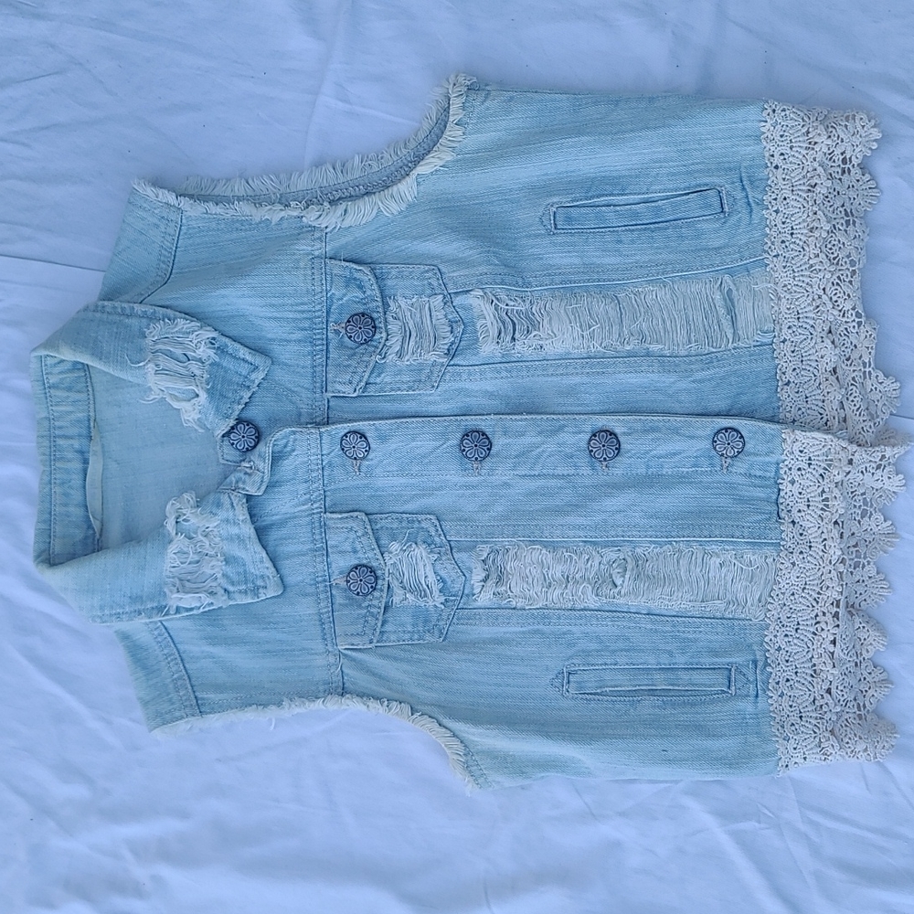 Sleeveless vest light denim distressed, lace doily & fringe Hippe Laundry medium